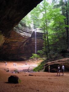 Ash Cave dans le parc Hocking Hills State Park, dans l'Ohio