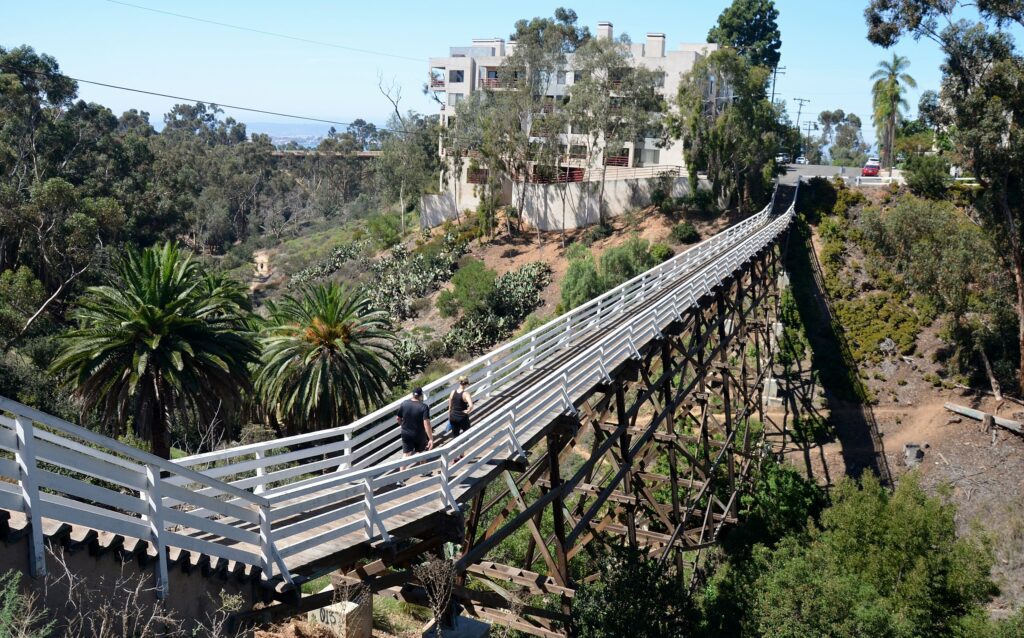 Le pont en bois de Quince Street à San Diego