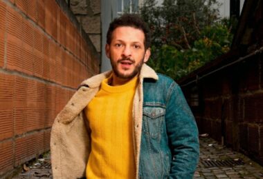 Vincent Dedienne au Théâtre du Lycée Français de San Francisco : un seul-en-scène touchant et drôle