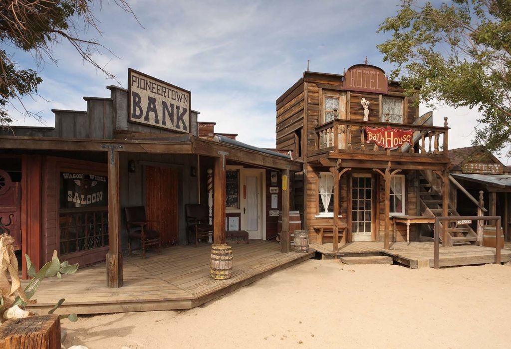 pioneertown-ville-western-far-ouest-cowboy-une