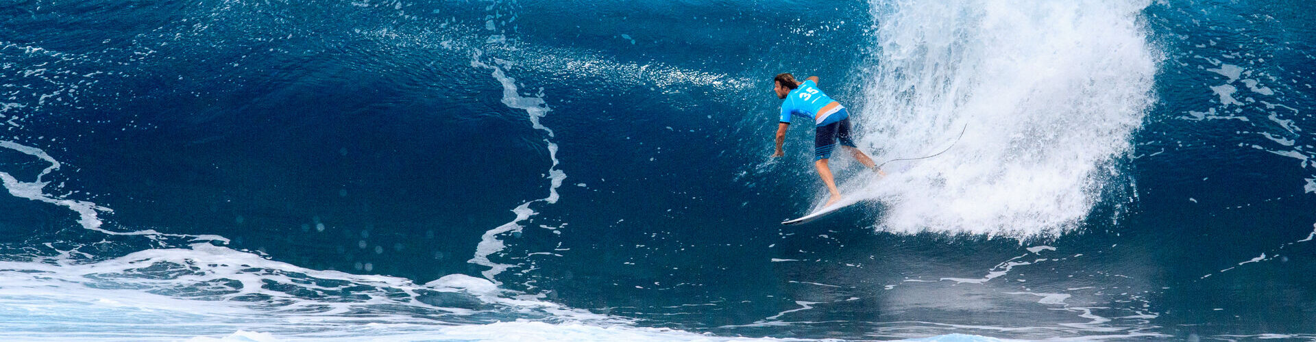 surfer-californie-sport-nautique-2025