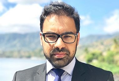 Maître Asif Arif, avocat d’immigration aux barreaux de Paris et de Californie
