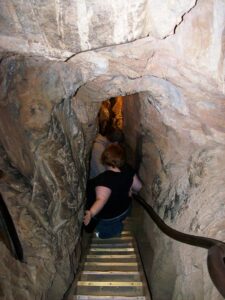 Escaliers de Moaning Cavern à Calaveras County, Californie