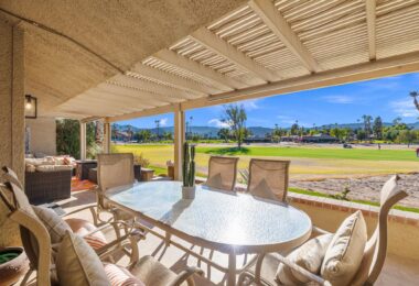 Évasion sous le soleil de Palm Desert : Condo de rêve avec vue sur le Golf