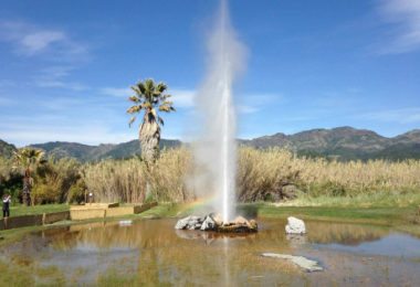 Le geyser Old Faithful en Californie