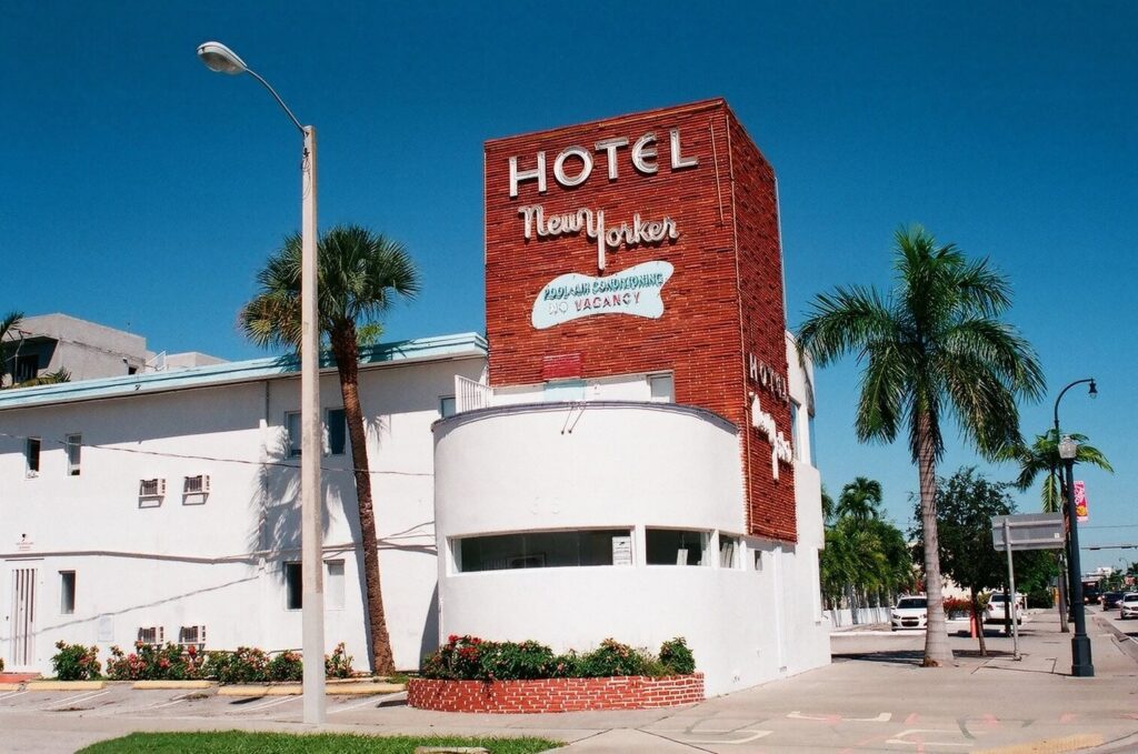 Hotel New Yorker sur Biscayne Boulevard dans le quartier de Mimo à Miami