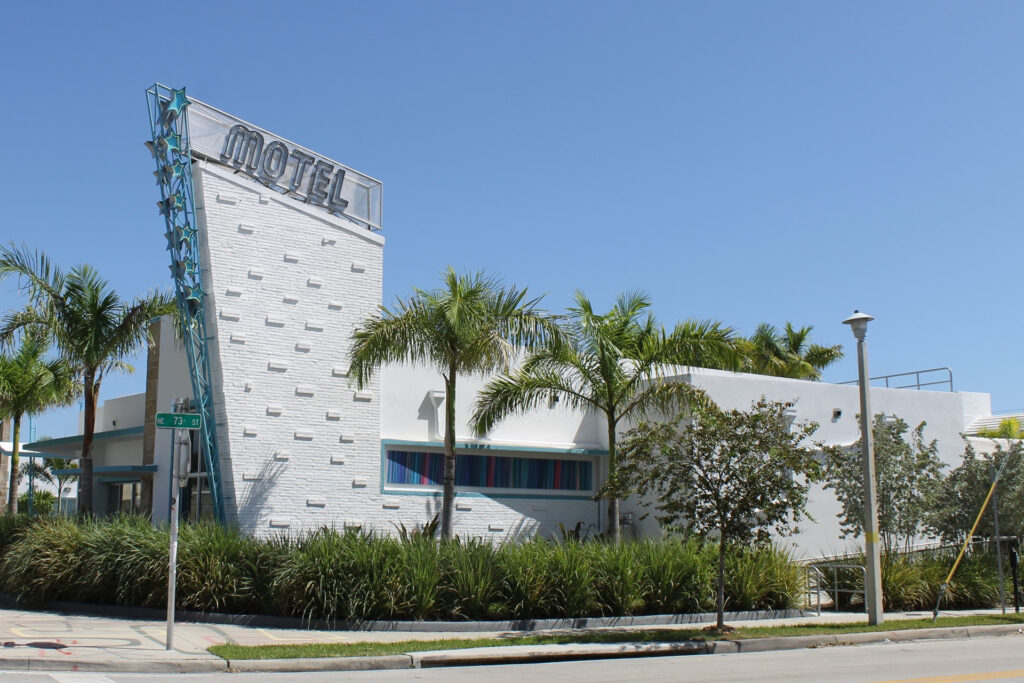 Le motel Vagabond sur Biscayne Boulevard dans le quartier de Mimo à Miami