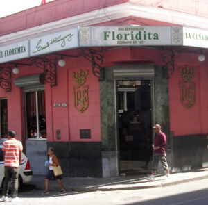 Vue extérieure du célèbre bar El Floridita à La Havane, Cuba.
