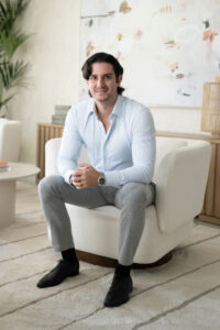 andre-huyghues-despointes-frenchysells-agent-immobilier-compass-portrait-2