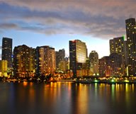 Une escapade au coucher du soleil dans la baie de Miami