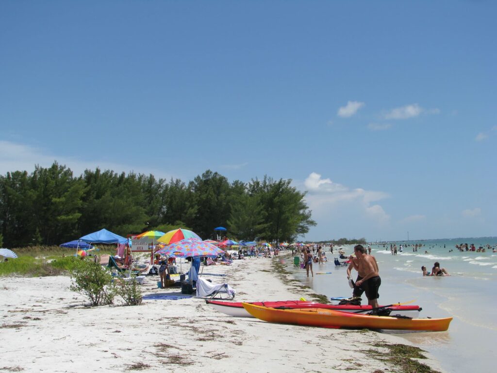 Kayaks sur la plage de Fort de Soto