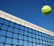 Jouer au tennis