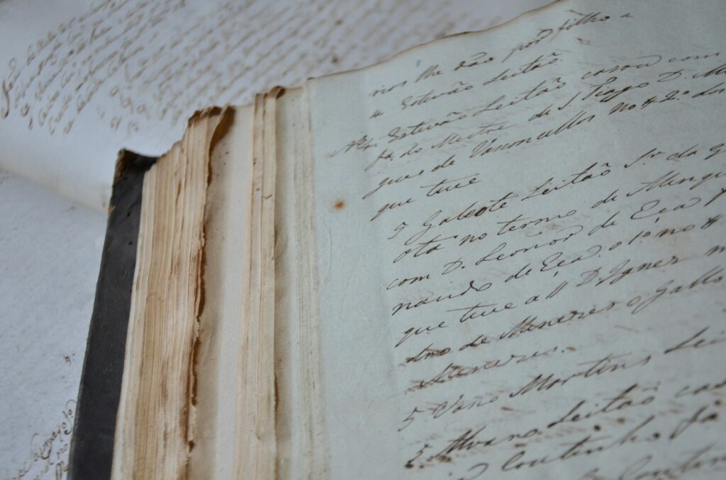 Registre ancien écrit à la main