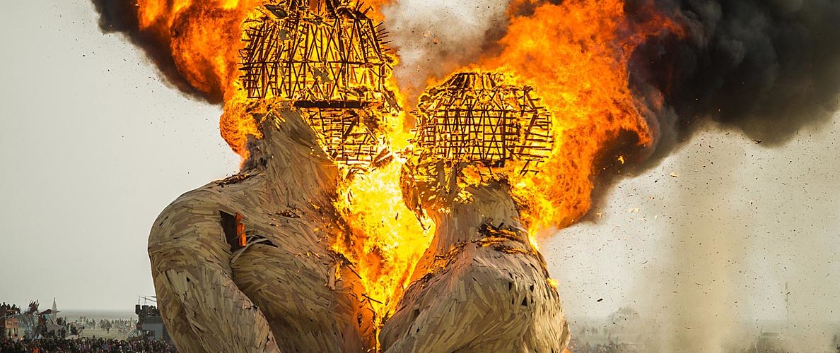 festival-burning-man-desert-black-rock-city-nevada-une