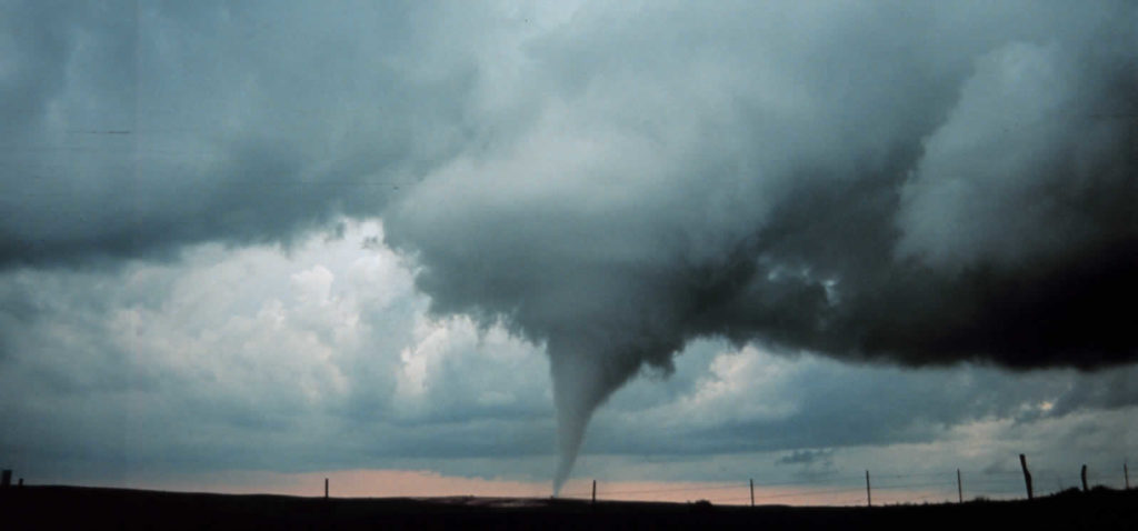 phenomenes-naturels-etats-unis-seisme-aurores-boreales-tornades