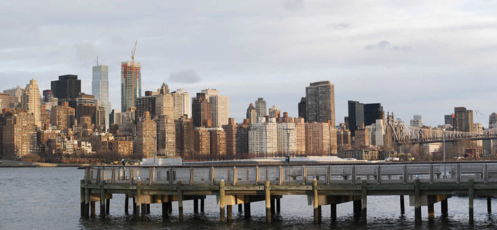 que-faire-long-island-city-quartier-queens-vue-manhattan-gantry-plaza-state-park-vue