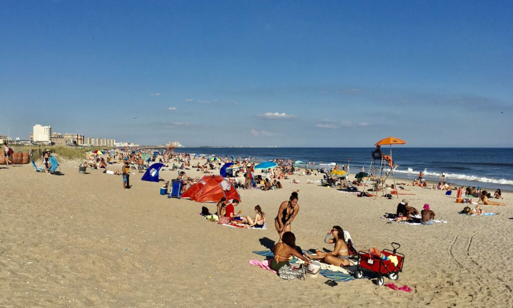 La plage de Rockaway Beach, à Queens, New York