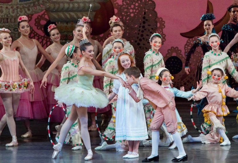 george-balanchine-the-nutcracker-casse-noisette-new-york-city-ballet-une