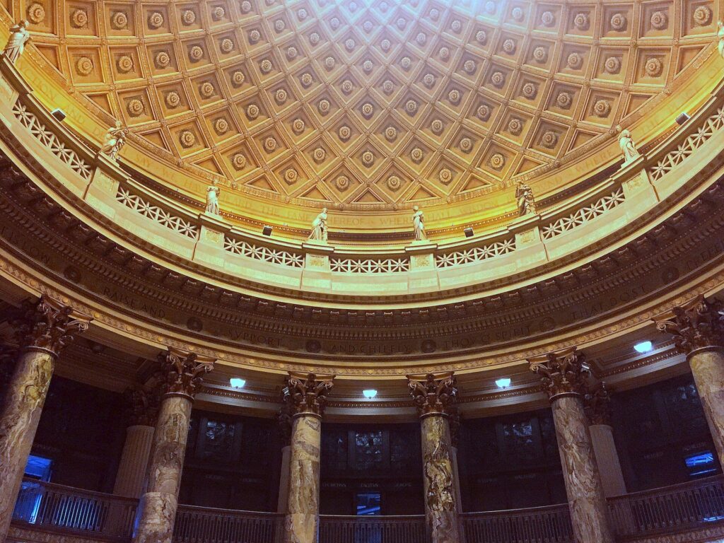 La Gould Memorial Library