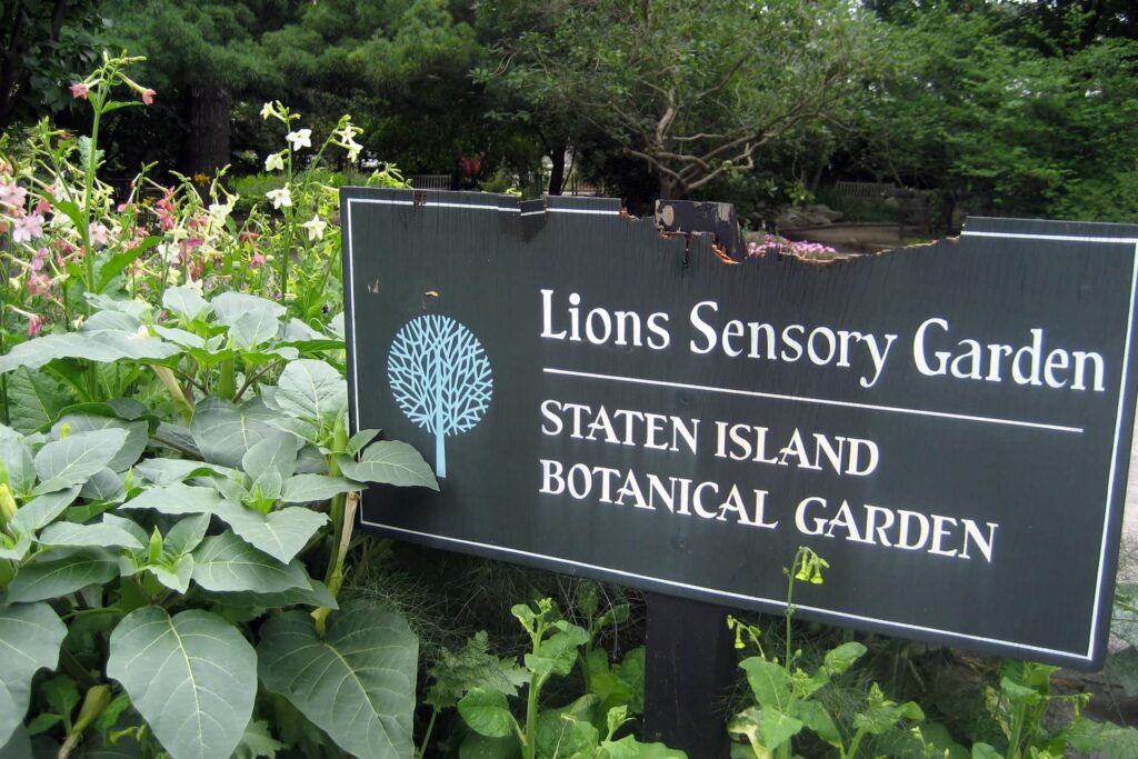 staten-island-botanical-garden-lions-sensory-garden