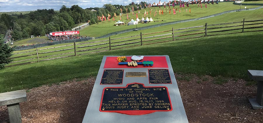 woodstock-festival-rock-libertaire-hippi-depuis-1969-bethel-woodstock-monument