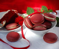 Qu’est ce qui est rouge et rappelle Noël ?