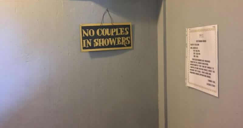 texas-humour-affiches,pancartes-images-couples-douches