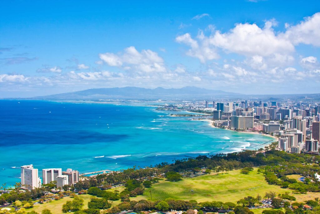 Vue de Waikiki Beach à Honolulu sur l'île de Ohahu dans l'archipel de Hawaï