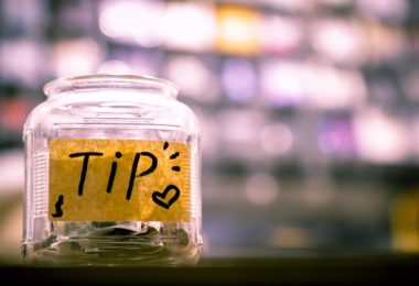tout-savoir-tip-pourboire-etats-unis-gratuity-service-une