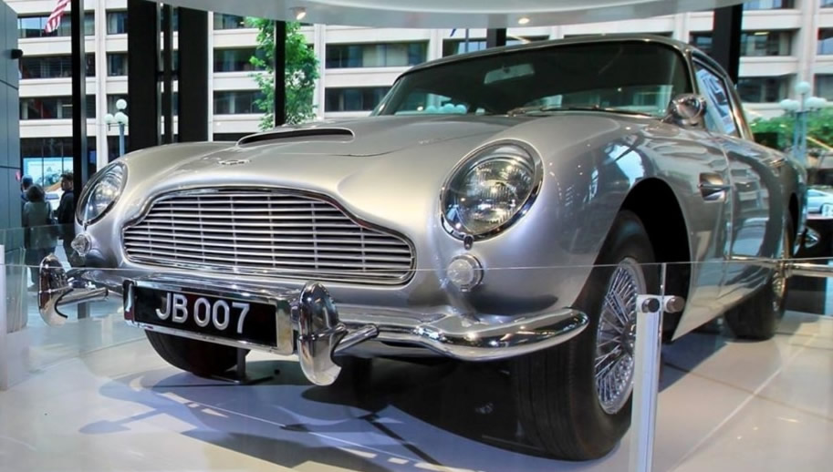 L'Aston Martin DB5, la voiture de James Bond exposée au Spy Museum à Washington DC