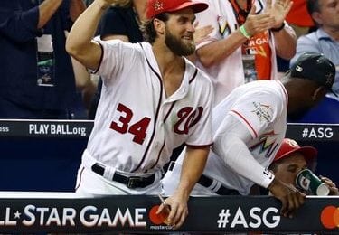 Une balle blanche et des étoiles