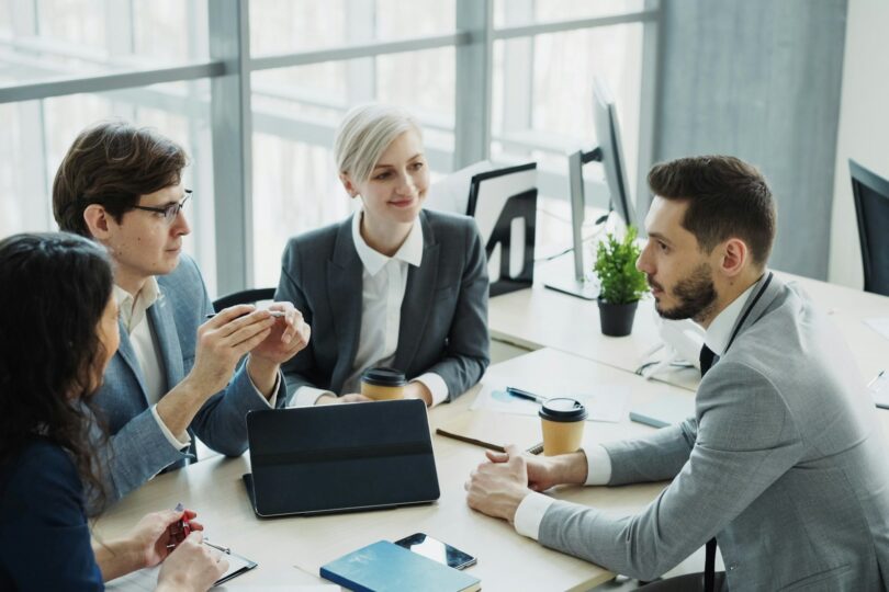 Réunion d'équipe dans une entreprise