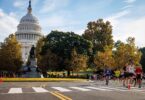 Coureurs du Marine Corps Marathon devant le Capitole, à Washington D.C.