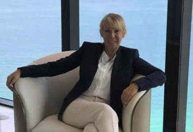 lydia-feral-business-broker-agent-immobilier-francophone-push