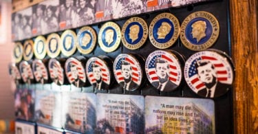 6th-floor-museum-dallas-hommage-jfk-dallas-une
