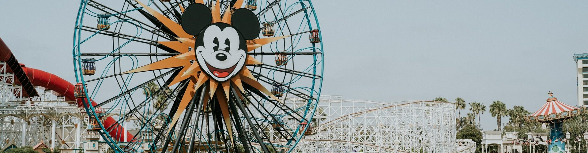 visiter-anaheim-disneyland-packing-district-angel-stadium