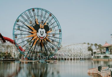 visiter-anaheim-disneyland-packing-district-angel-stadium