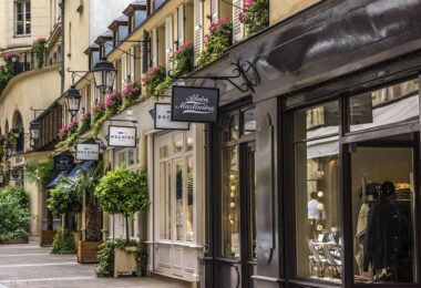 Shopping vêtements en France : le guide ultime et comment récupérer la TVA