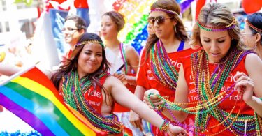 san-francisco-pride-parade-marche-lgbt-lesbien-gay-bisexuel-transgenre-une-2026