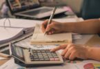 Calcul de budget avec une calculatrice