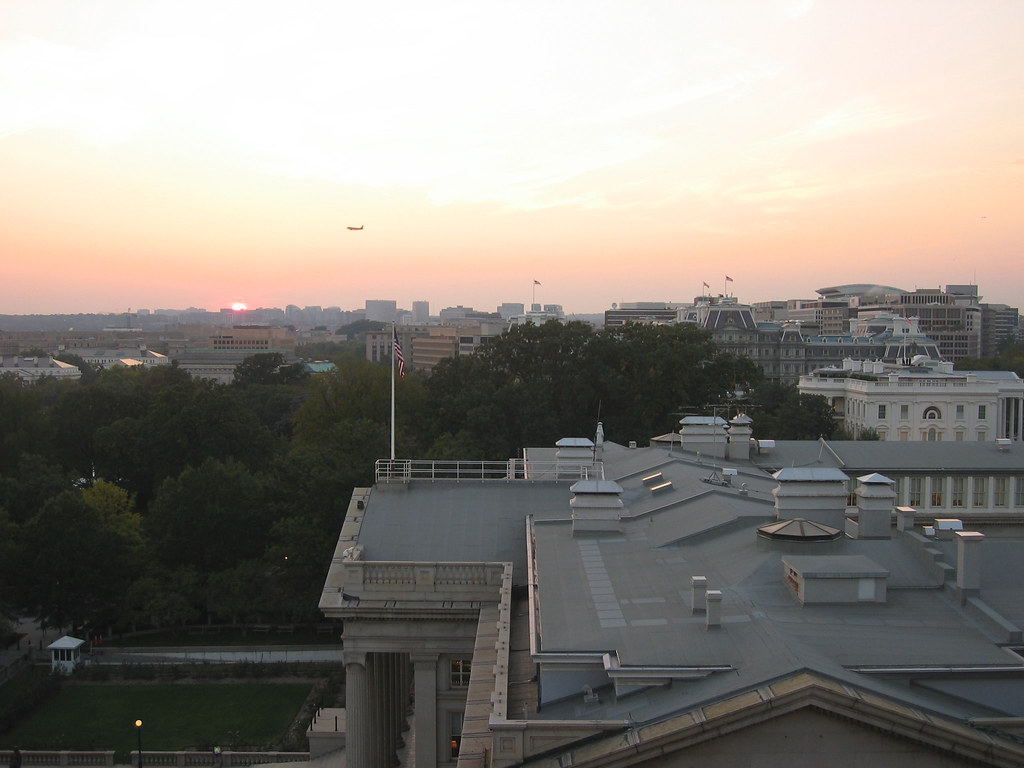 Coucher de soleil sur la Maison-Blanche et le Trésor, vu du toit du Hotel Washington